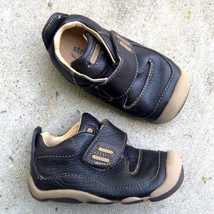 Stride Rite Leather Walking Shoes (4.5 W)